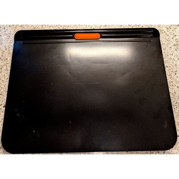 Le Creuset Bakeware Insulated Toughened Non-Stick Cookie Sheet - 18”x14”x1” - Picture 1 of 5